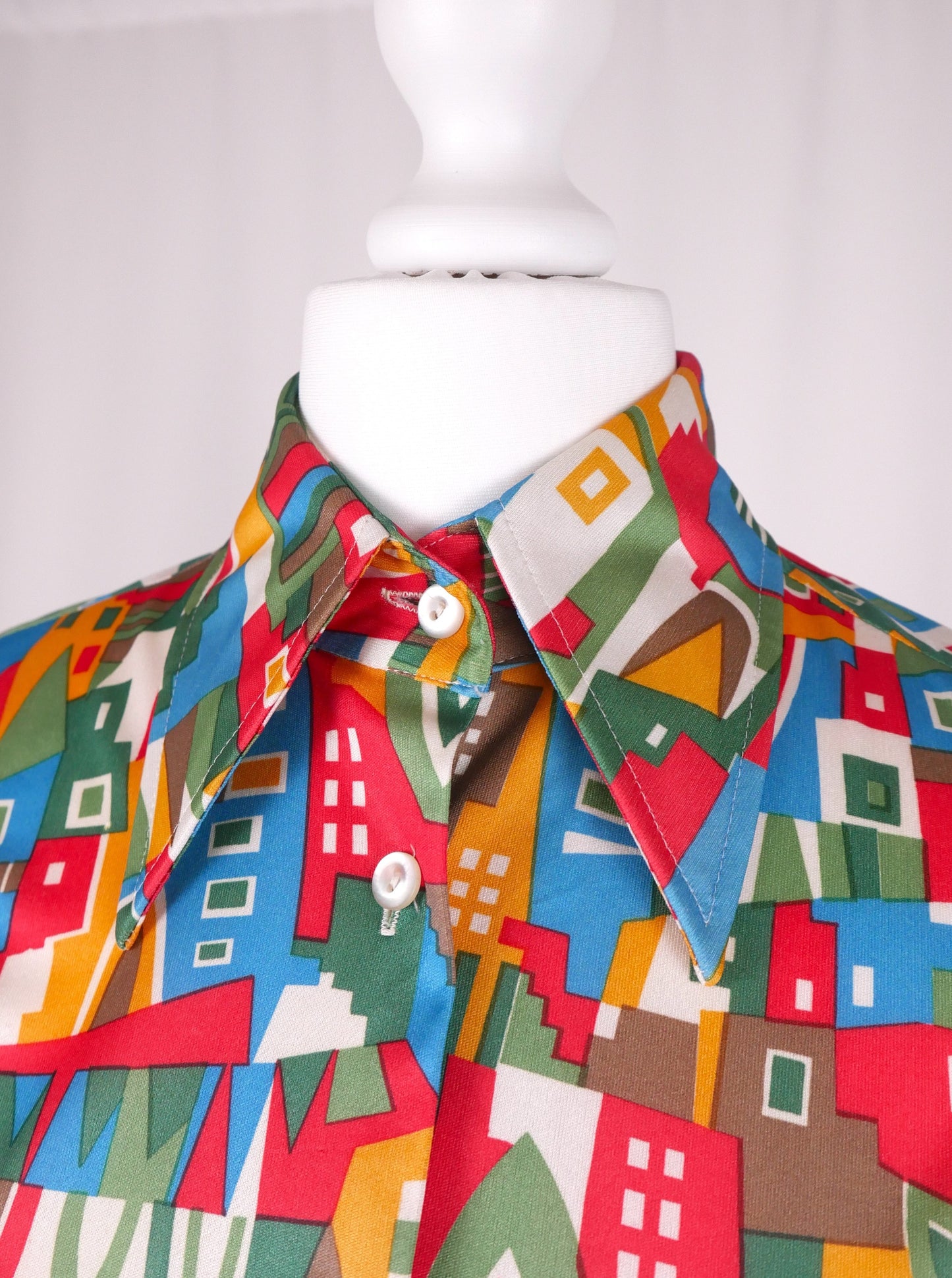 Vibrant Dagger Collar Shirt